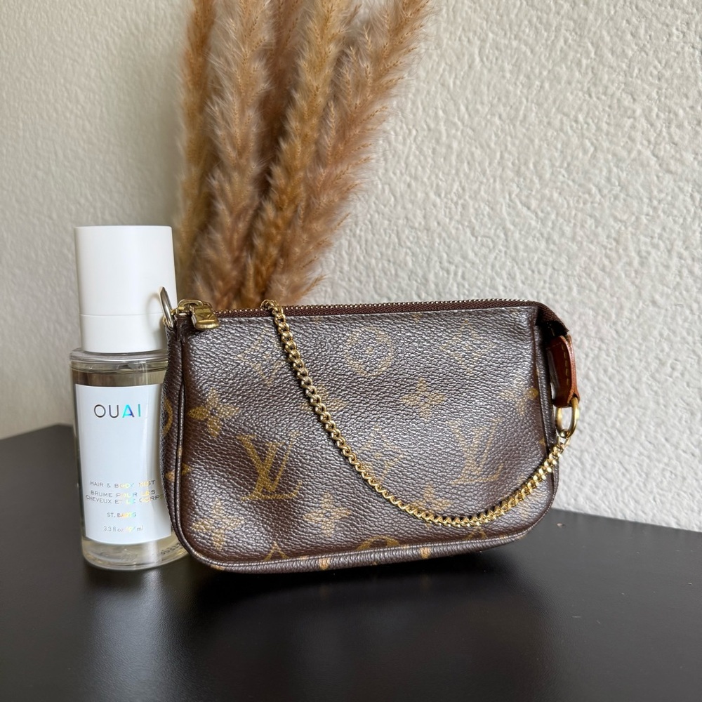 💛AUTHENTIC Louis Vuitton Mini Pochette💛